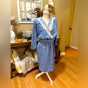 Vintage 2 piece blouse and skirt by Leslie Fay